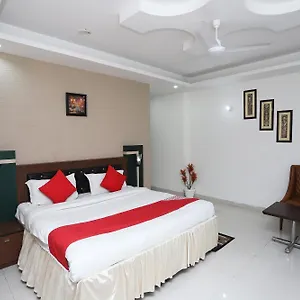 Hotel Capital O Levanti Near Aravali Biodiversity Park, Gurgaon